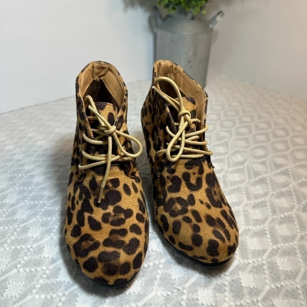 Bella Marie Leopard Suede Wedges, Women’s Size 6
